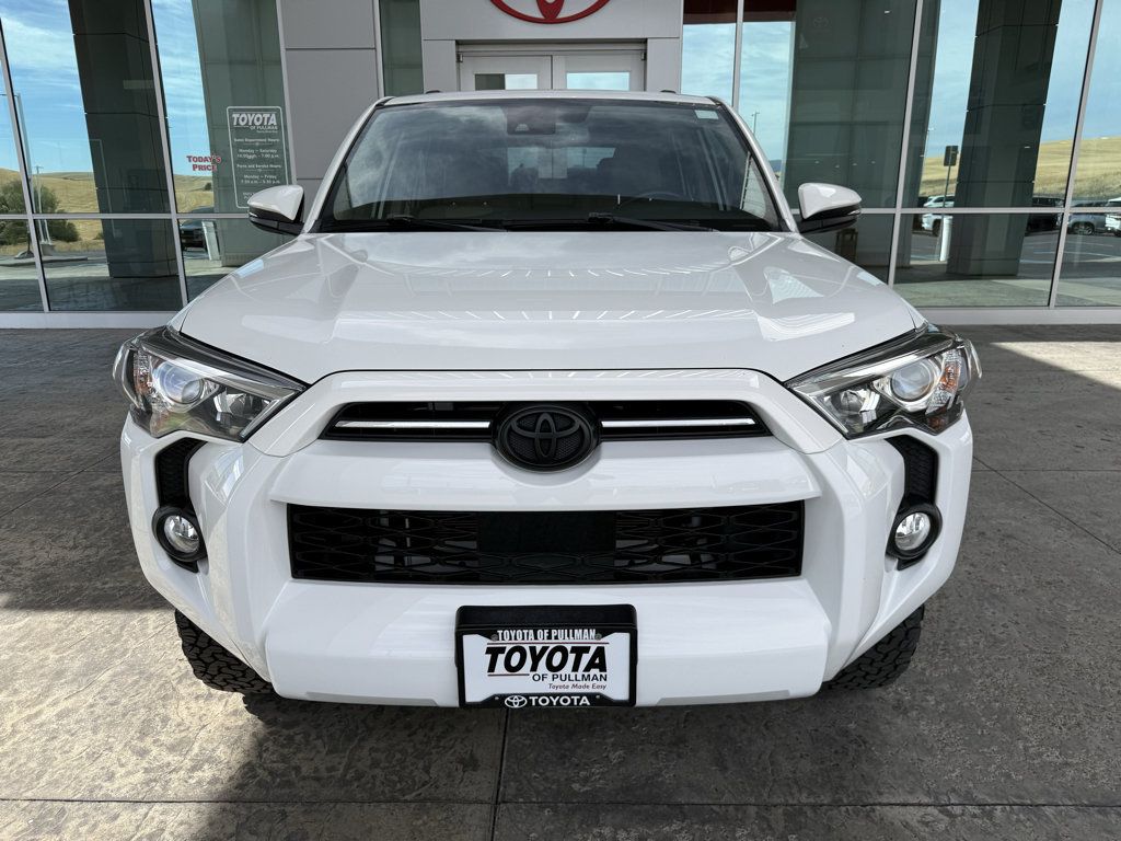 Used 2020 Toyota 4Runner SR5 Premium w/ Moonroof Package AWD/4WD image 4
