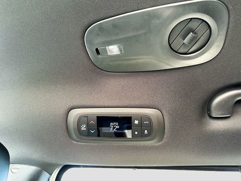 New 2026 Chrysler Pacifica Select image 24