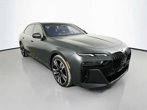 Used 2023 BMW 760i xDrive AWD/4WD image 3