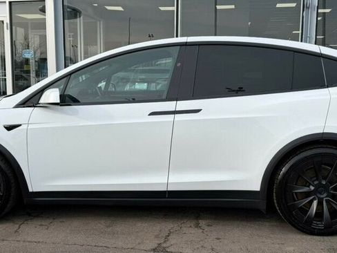 Used 2022 Tesla Model X image 3