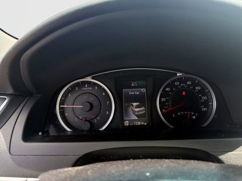 Used 2015 Toyota Camry SE w/ Moonroof Package image 16