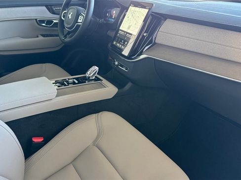 New 2026 Volvo XC90 B5 Plus w/ Protection Package Premier AWD/4WD image 16
