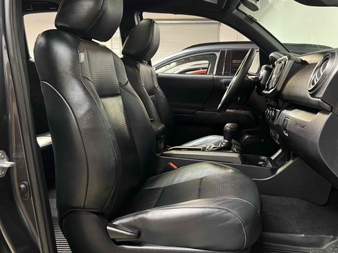 Used 2021 Toyota Tacoma TRD Sport w/ TRD Premium Sport Package RWD image 35