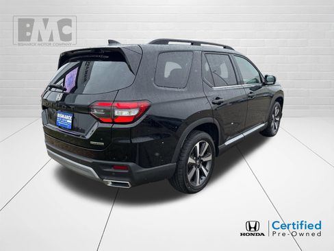 Used 2024 Honda Pilot Touring image 3