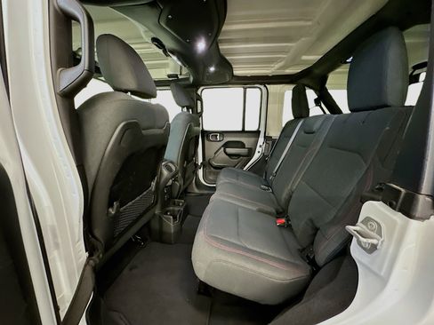 Used 2025 Jeep Wrangler Unlimited Rubicon image 28