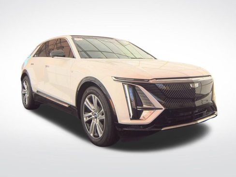 Used 2024 Cadillac Lyriq Tech w/ Driver Assist Package image 2