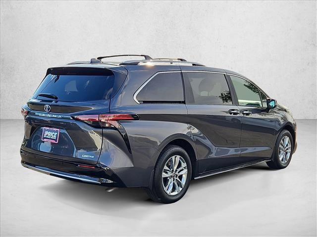 Used 2025 Toyota Sienna Limited FWD image 5