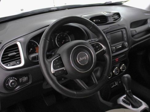 Used 2017 Jeep Renegade Latitude FWD image 29