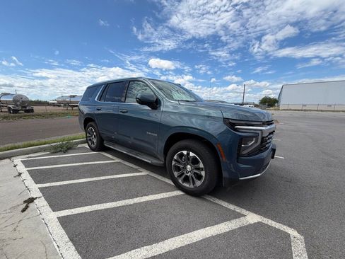 Used 2025 Chevrolet Tahoe LS image 1