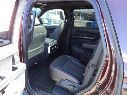 Used 2023 Ford Expedition Limited AWD/4WD image 3