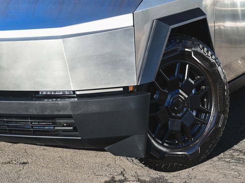 Used 2024 Tesla Cybertruck AWD Crew Cab image 31