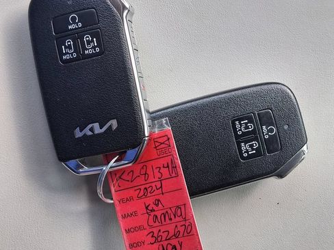 Used 2024 Kia Carnival EX FWD image 18