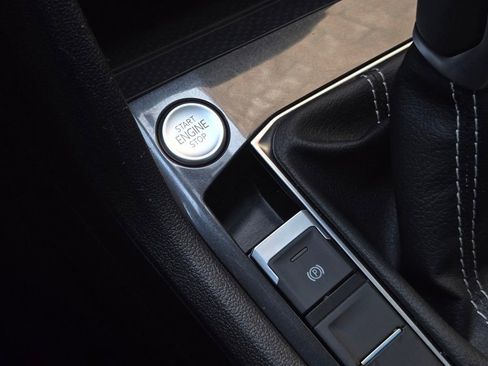 Used 2023 Volkswagen Tiguan SE R-Line image 19