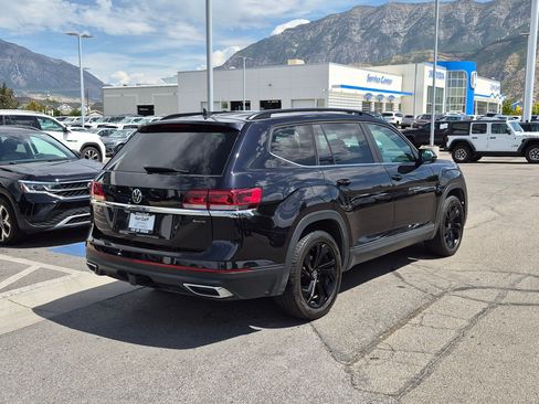 Used 2023 Volkswagen Atlas SE w/ Panoramic Sunroof Package AWD/4WD image 3