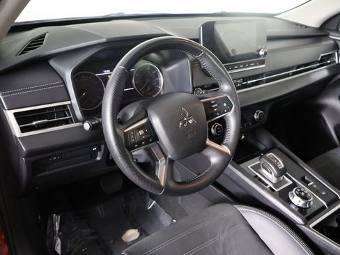 Used 2024 Mitsubishi Outlander SE image 26