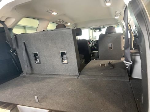 Used 2024 Subaru Ascent Premium w/ Convenience Package image 18