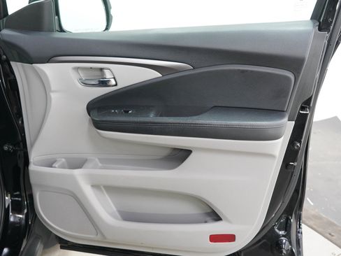 Used 2017 Honda Pilot EX image 11