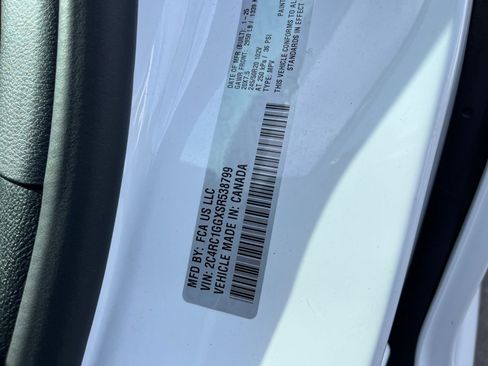 Used 2025 Chrysler Pacifica Limited image 34