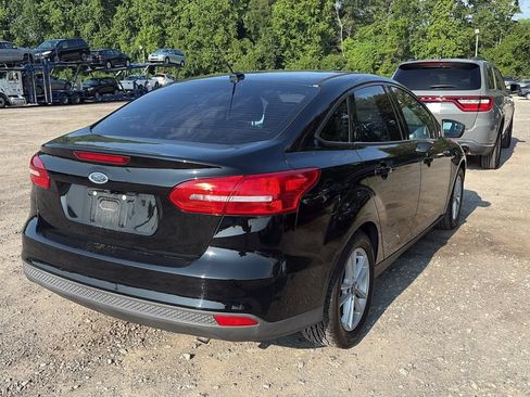 Used 2017 Ford Focus SE FWD image 3