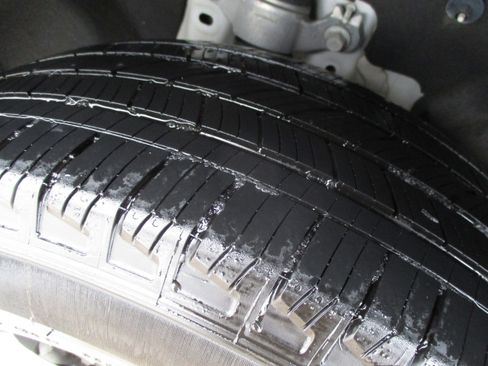 Used 2023 Ford Explorer XLT w/ Equipment Group 202A image 15