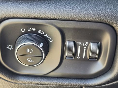 Used 2026 RAM 1500 Laramie AWD/4WD image 23