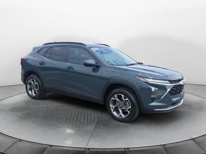 Used 2025 Chevrolet Trax LT w/ Driver Confidence Package