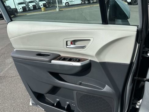 Used 2024 Toyota Sienna XLE image 12