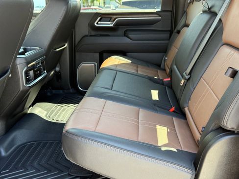 Used 2025 Chevrolet Silverado 3500 High Country w/ Technology Package image 43