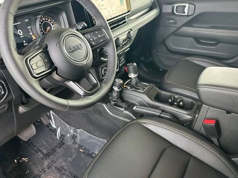New 2026 Jeep Gladiator Sport AWD/4WD image 9