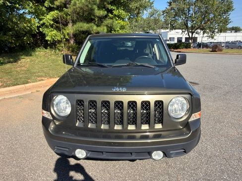 Used 2016 Jeep Patriot Latitude AWD/4WD image 16