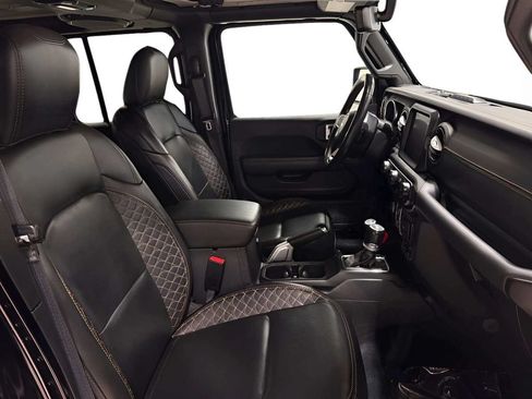Used 2022 Jeep Wrangler Unlimited Sahara AWD/4WD image 7