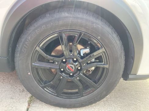 Used 2023 Nissan Kicks SR w/ SR Premium Package FWD image 7