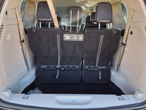 Used 2020 Chrysler Voyager Lxi image 30