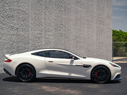 Used 2015 Aston Martin Vanquish Coupe RWD image 40