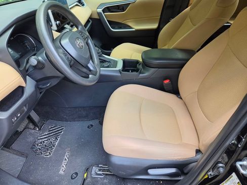 Used 2024 Toyota RAV4 LE AWD/4WD image 11