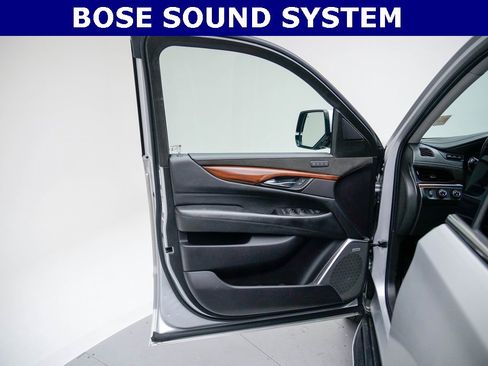 Used 2019 Cadillac Escalade ESV Luxury image 4