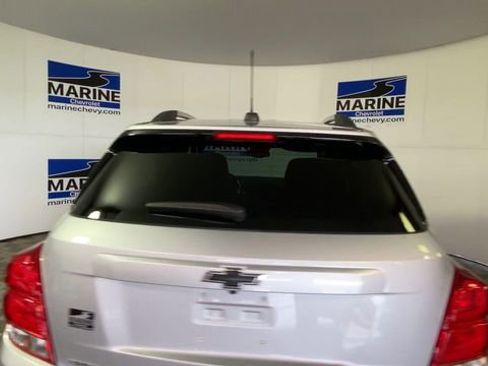 Certified 2022 Chevrolet Trax LT w/ Driver Confidence Package image 9