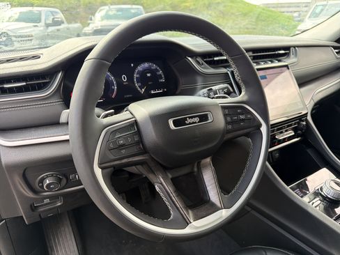 Used 2023 Jeep Grand Cherokee L Limited image 17