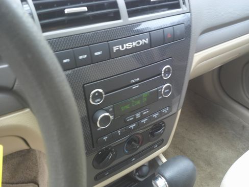 Used 2009 Ford Fusion SE image 16