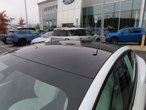 Used 2022 Tesla Model 3 Long Range image 10