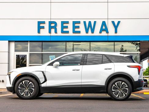 Used 2024 Chevrolet Blazer EV LT AWD/4WD image 2