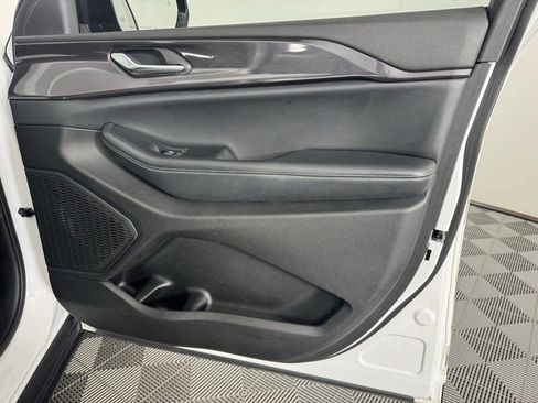 Used 2023 Jeep Grand Cherokee Altitude RWD image 43