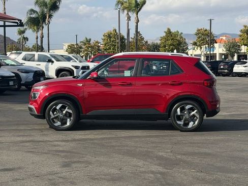 Used 2023 Hyundai Venue Limited FWD image 9