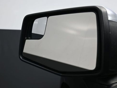 Used 2022 Chevrolet Silverado 1500 LT AWD/4WD image 8