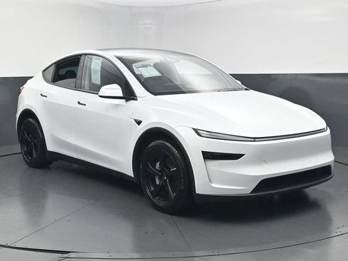 Used 2026 Tesla Model Y AWD image 2