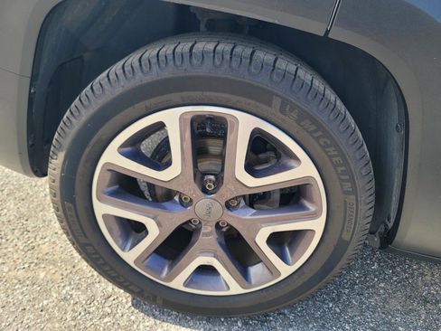 Used 2015 Jeep Renegade Latitude w/ Popular Equipment Group FWD image 23