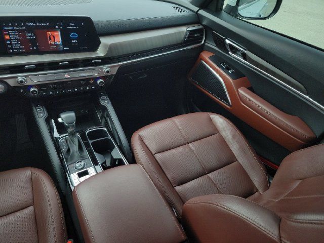 Used 2024 Kia Telluride EX w/ EX Captain's Chair Package AWD/4WD image 19