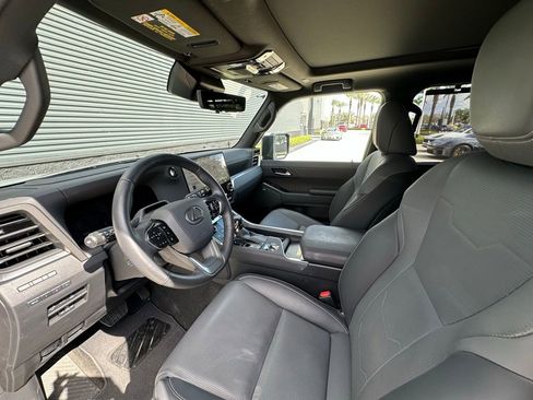 Used 2025 Lexus GX 550 image 4