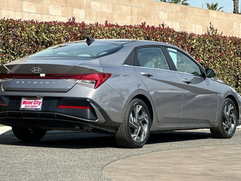 Used 2025 Hyundai Elantra Limited image 4