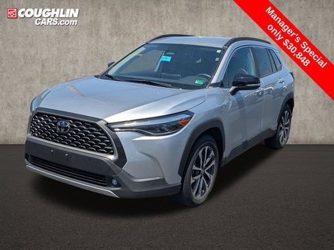 Used 2025 Toyota Corolla Cross XLE AWD/4WD image 3
